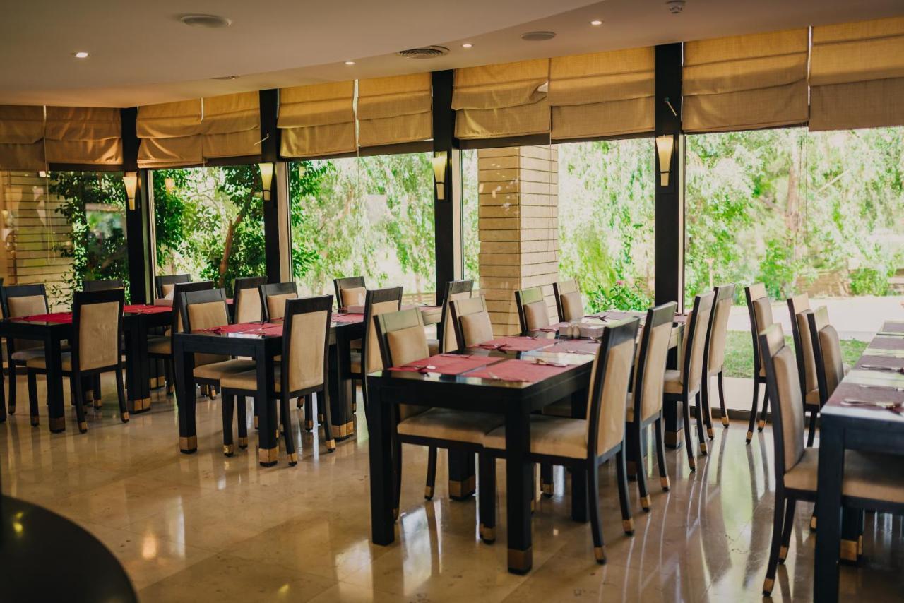 Ashur Hotel Dukhan Exterior photo
